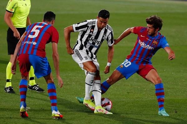 Barcelona hrala prvý zápas po odchode Messiho, zdolala Juventus s Ronaldom