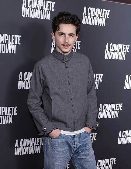 Timothée Chalamet at an event for Bob Dylan: Úplně neznámý (2024)