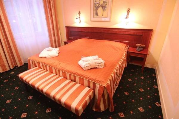 Humboldt Park & Hotel