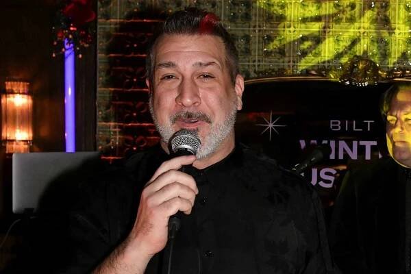 Joey Fatone Performs *NSYNC’s ‘Merry Christmas, Happy Holidays’ with Pentatonix