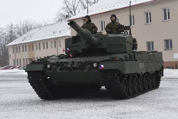 Armáda převzala první tank Leopard 2A4. Německo jej darovalo za pomoc Ukrajině