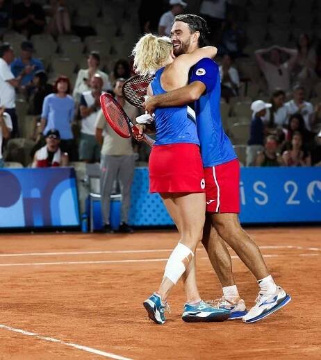 Český smíšený pár Kateřina Siniaková a Tomáš Macháč si v Paříži zahrají o zlato