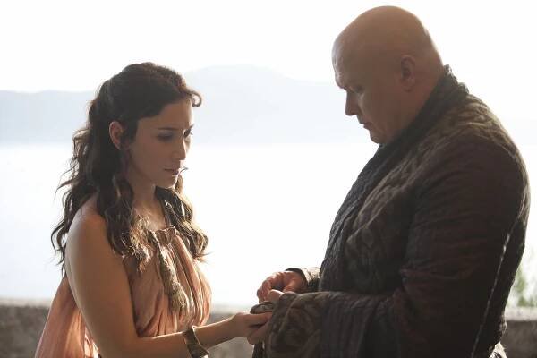 Hra o trůny - Mhysa - Z filmu - Sibel Kekilli, Conleth Hill