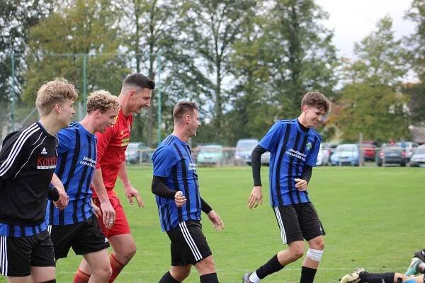 Horažďovice (v tmavých dresech) porazily o víkendu Sušici (ve světlém) 3:1.