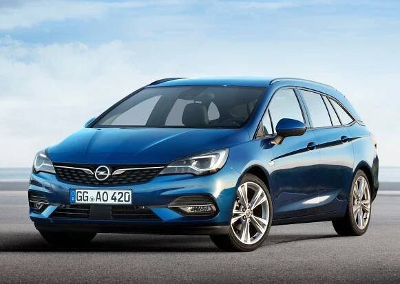 Opel Astra Sportstourer prodávají od 409 990 Kč. Objem kufru charakterizují čísla 540 - 1630 litrů