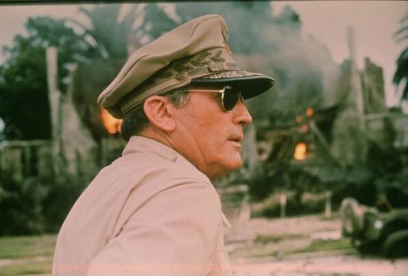 Generál MacArthur (1977) | DOKINA.CZ