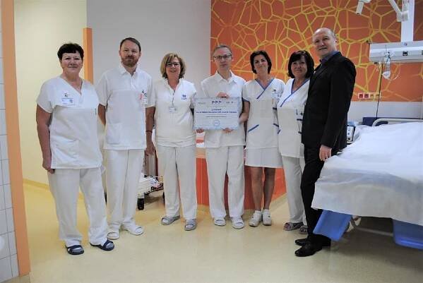 Maminky z Kladenska mohou rodit bez obav. Porodnice má Certifikát za šetrnou medikaci při vedení porodů