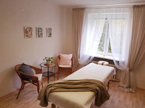 Speciální techniky proti bolestem zad: moxování, osteodynamika i baňkování