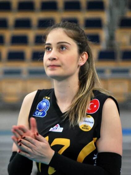 Tuğba Şenoğlu - Wikipedia