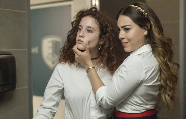 Elita - Všechno bude v pořádku - Z filmu - María Pedraza, Danna Paola