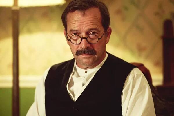 James Purefoy as David Freeman-Mitford