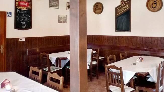 Dokřupava pečená kachna včetně zelí a knedlíků pro čtyři jedlíky
