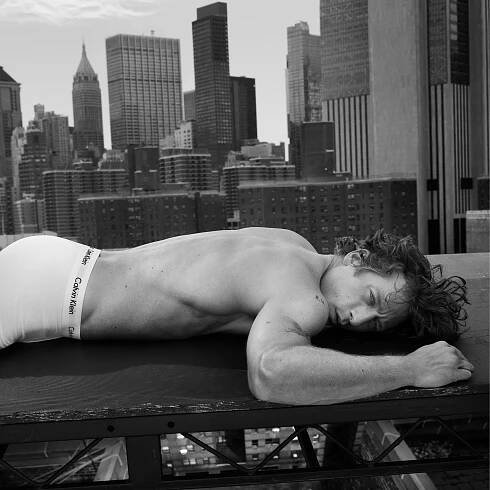 The Shareable Feast of Jeremy Allen White’s Calvin Klein Ad
