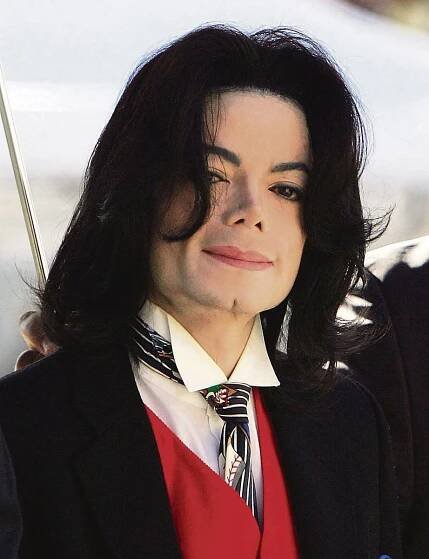 Postel, kde zemřel Michael Jackson, jde do dražby!