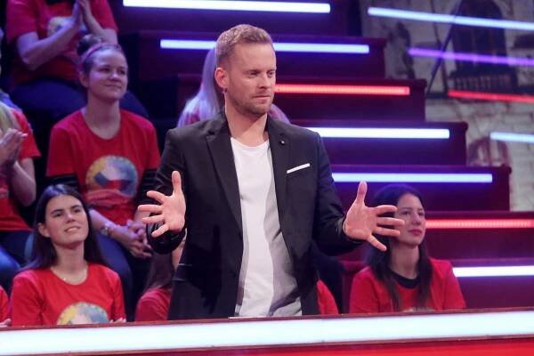 Žilková prodala chalupu, aby Agáta mohla z domu vyplatit manžela Prachaře. Teď modelka uvažuje o stěhování