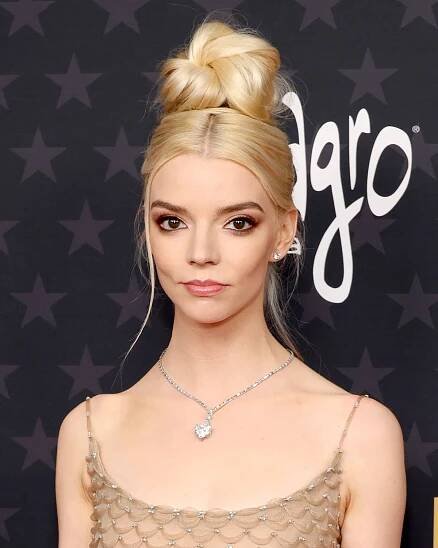 Celebrity Diamond Jewelry Spotlight: Anya Taylor-Joy 5
