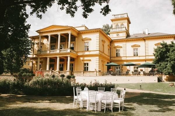 Vila Lanna, exteriér
