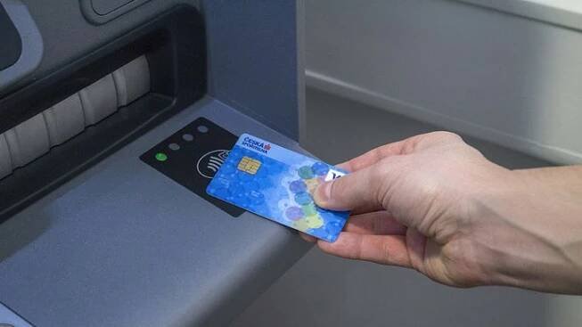 Bezkontaktní výběr z bankomatu