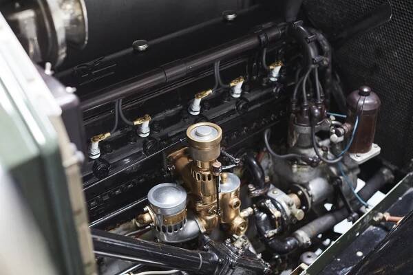 Twentieth Century Rolls-Royce and Bentley motor cars for sale at Ranmore Service & Engineering, Surrey U