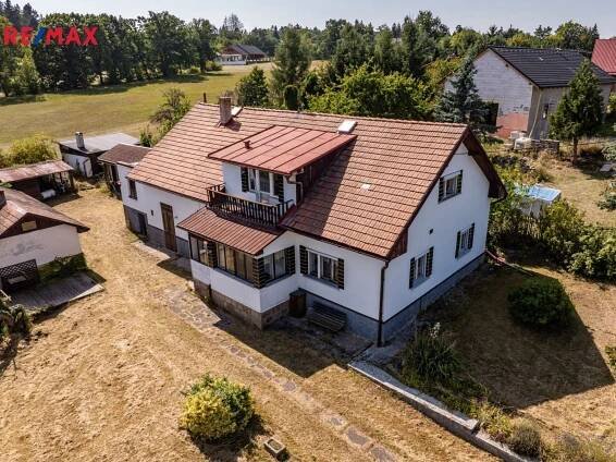 Prodej rozlehlého rodinného domu v Těptíně, 20 min. od okraje Prahy, obrázek č. 2