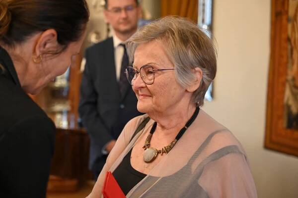 Výtvarnice Renata Filipová obdržela medaili MUDr. Wacława Olszaka