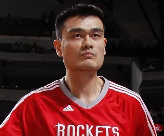 Yao Ming Biography - Facts, Childhood, Family Life & Achievements