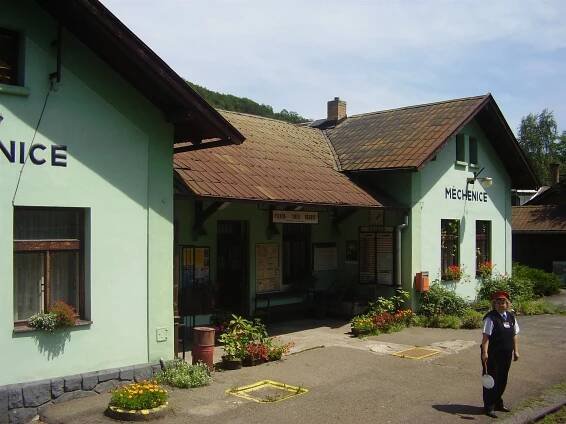 Soubor:Mechenice-nadrazi.jpg – Wikipedie