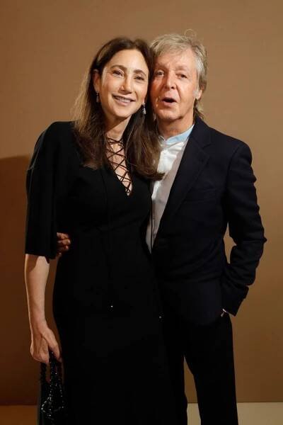 Paul McCartney se potřetí oženil roku 2011, a to se starou známou Nancy Shevell, Jsou spolu dodnes.