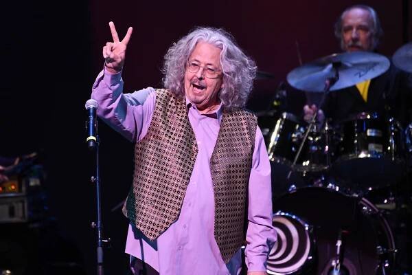 Mark Volman, the Turtles Co-Founder and 'Happy Together' Singer, Dead