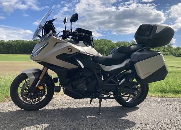 Test Honda NT1100 DCT: civilní Africa Twin | MOTORVIZE.cz