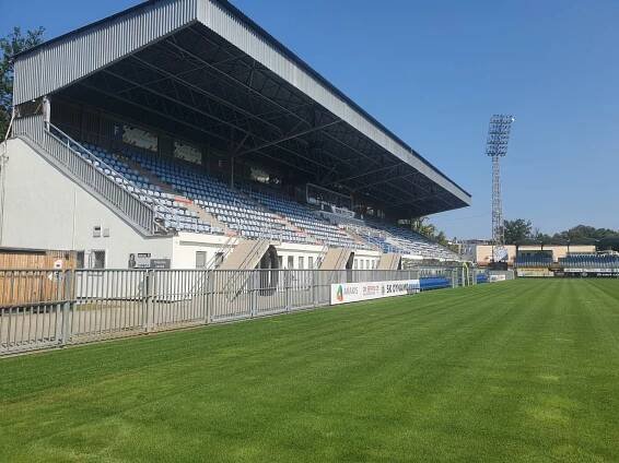 Začínal v Milevsku, hrál v Bohemians i v Dynamu. Jiří Kotrba