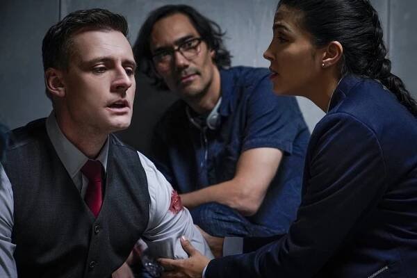 Callum Blue, James Genn, Nazneen Contractor - Výkupné - Secrets and Spies - Z natáčení