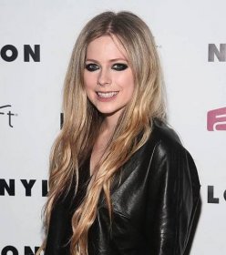 Avril Lavigne Without Makeup - Top 10 Trending Pictures