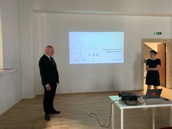 Nadšenci architektury, pozor! Galerie Jaroslava Fragnera se znovu otevřela, nabízí výstavy zdarma i hlídání...