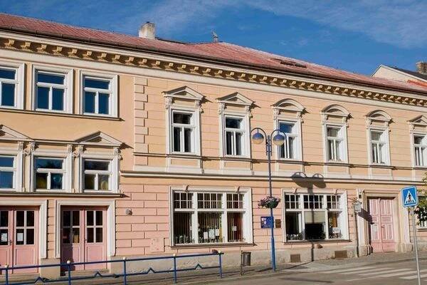 Dům dětí a mládeže Jindřichův Hradec, Růžová 10 foto 1