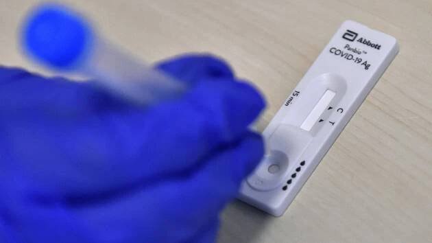 Evropou se šíří nová varianta covidu omikron XEC. Je rychlá, brzy bude dominovat