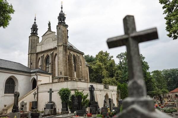 Lebky, kam se podíváš. Kutnohorská kostnice zrekonstruovala jednu z pyramid