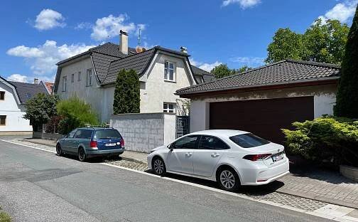 vila 8+1 i jako dvougenerační, pozemek 1.121m2 klidná ulice nedaleko náměstí na pozemku 1.121m2