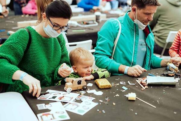 Festival Maker Faire zaplnil od 23. do 24. října prostor pavilonu A na brněnském výstavišti a nalákal přes šest tisíc lidí.