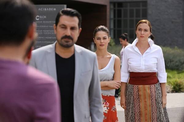 Babam ve Ailesi - Episode 3 - Z filmu - Ceyda Düvenci