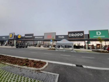 Naproti Globusu v Plzni se otevřelo nové obchodní centrum, podívejte se