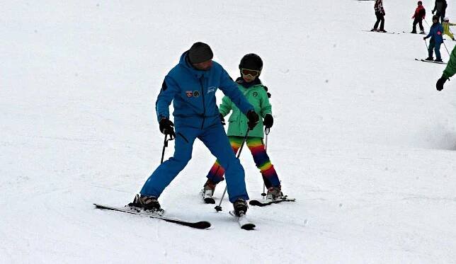 Lyžařská sezona jede naplno i v polských beskydských areálech. Snímky jsou z Istebne, z areálu Zloty Grón. Sobota 11. 02. 2023