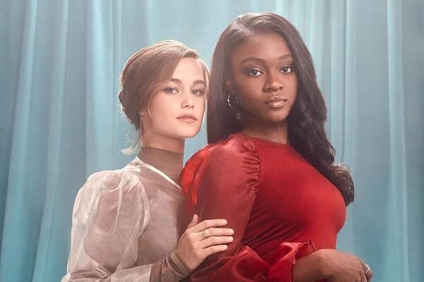 “First Kill” Stars Sarah Catherine Hook & Imani Lewis Unpack Juliette & Cal’s Love Story and Queer Representation Onscreen