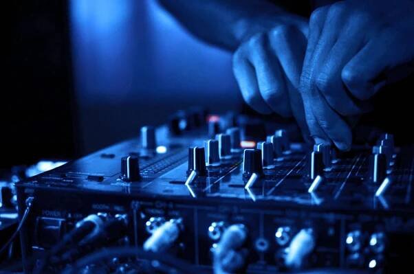 DJ FRIKY a DJ FLUX to dali dohromady