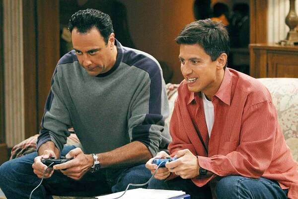 Brad Garrett, Ray Romano Everybody Loves Raymond - 1996