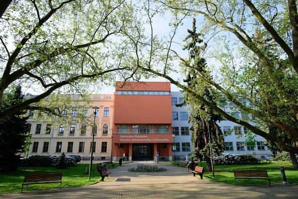 Fakulta elektrotechniky a informatiky | Univerzita Pardubice