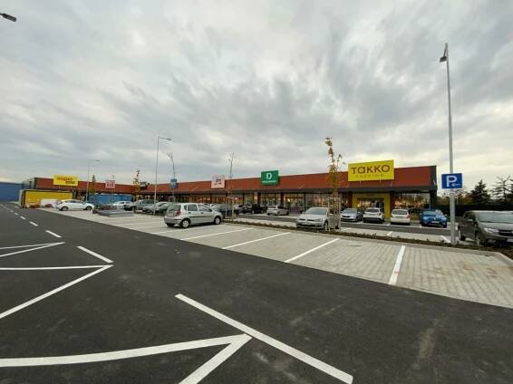 Retail park Senec - Traxial