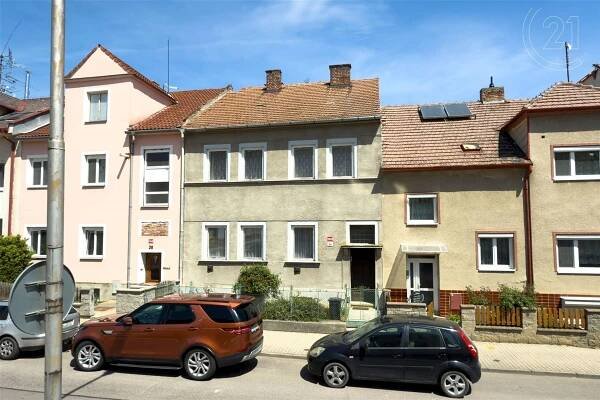 Prodej patrového RD se dvěma byty, ul. Bolzanova, Znojmo | Reality.iDNES.cz 