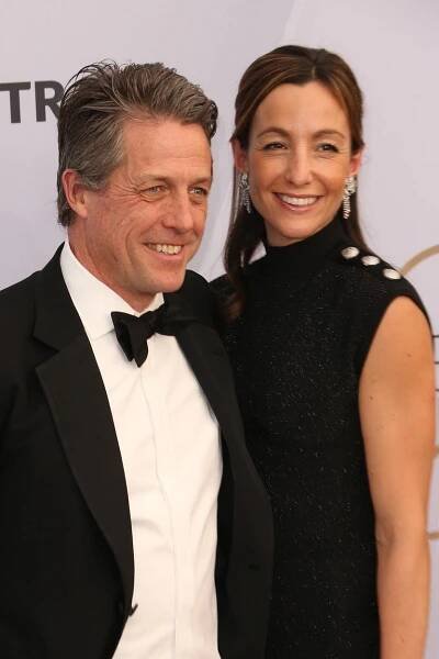 Hugh Grant vyvedl matku tří svých dětí: Tato dlouhonohá bruneta z něj udělala ženáče