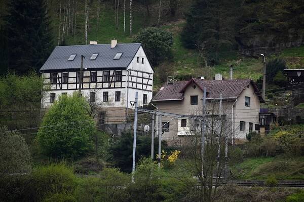 FOTO, VIDEO: Malebná krása na břehu Labe. Dolní Žleb láká nejen horolezce